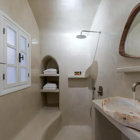 Crown Of Fira Holiday home